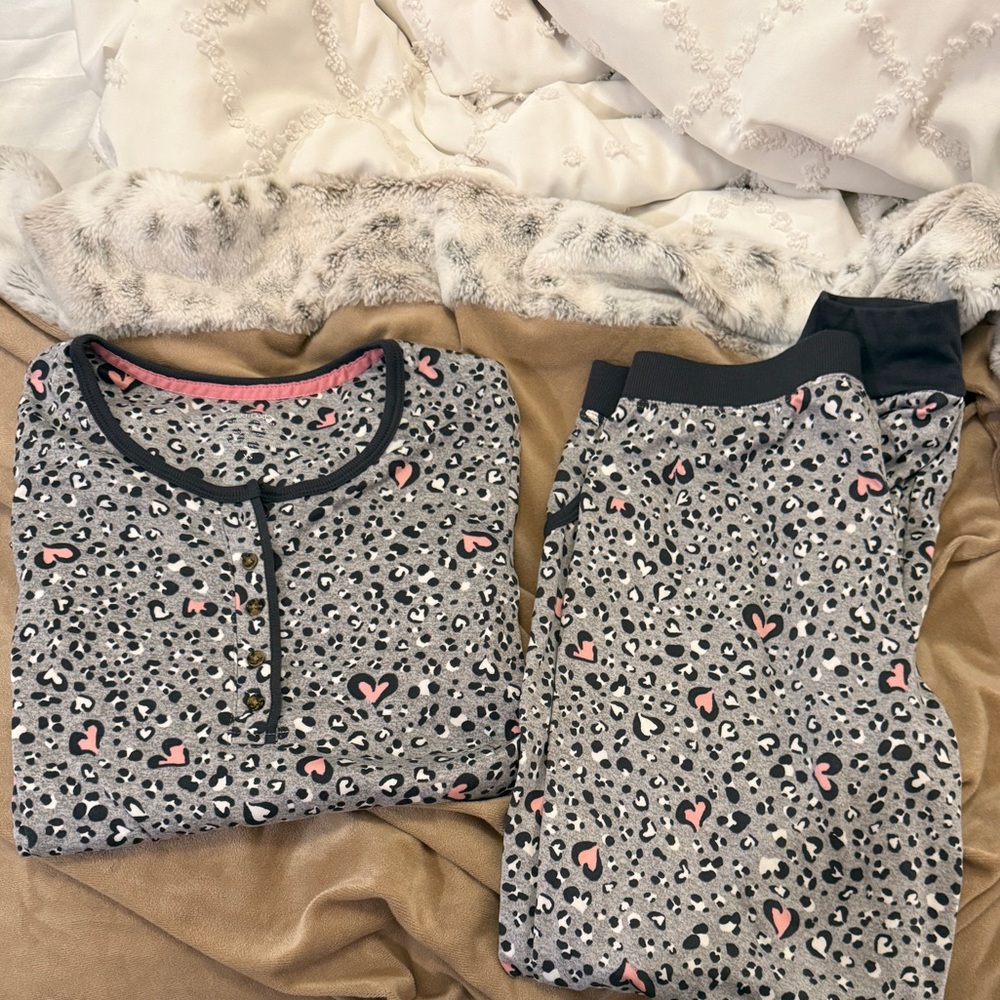 Cuddl Duds Gray and Pink Heart Leopard Pajama Set